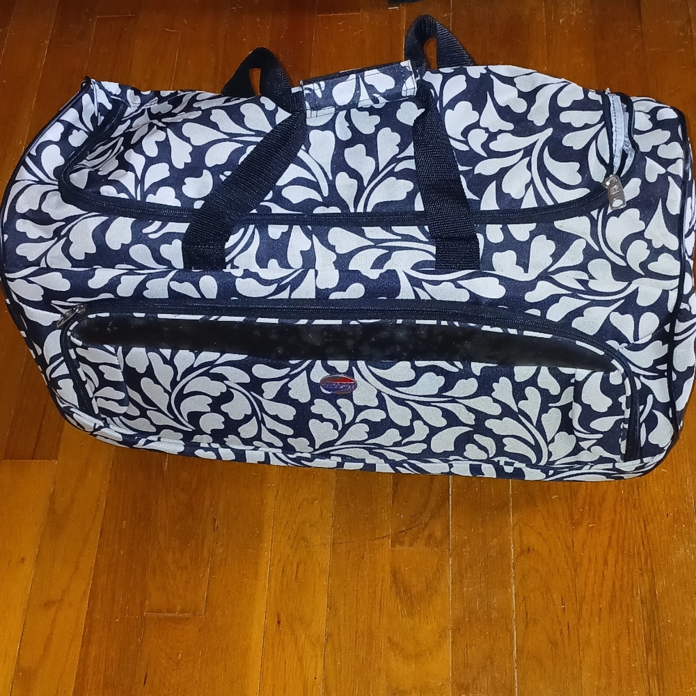 Rolling duffle bag